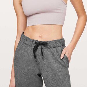 Lululemon Gray On The Fly 7/8 27” Size 6